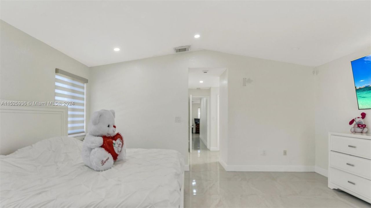 Recently Sold: $699,999 (3 beds, 2 baths, 2084 Square Feet)