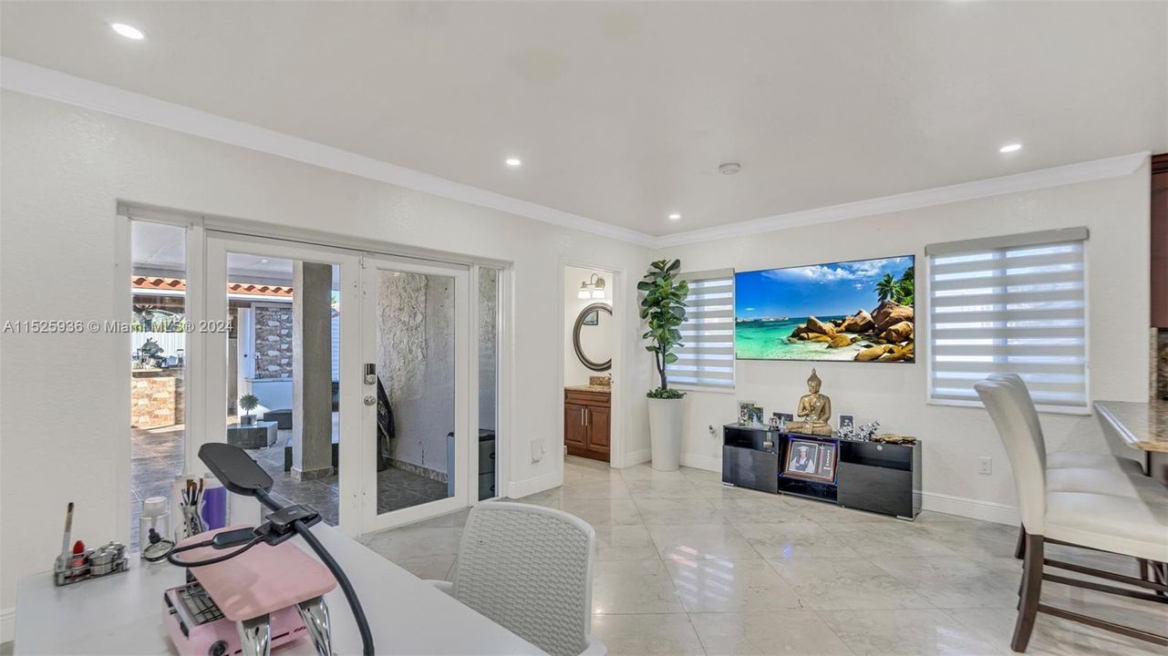 Recently Sold: $699,999 (3 beds, 2 baths, 2084 Square Feet)