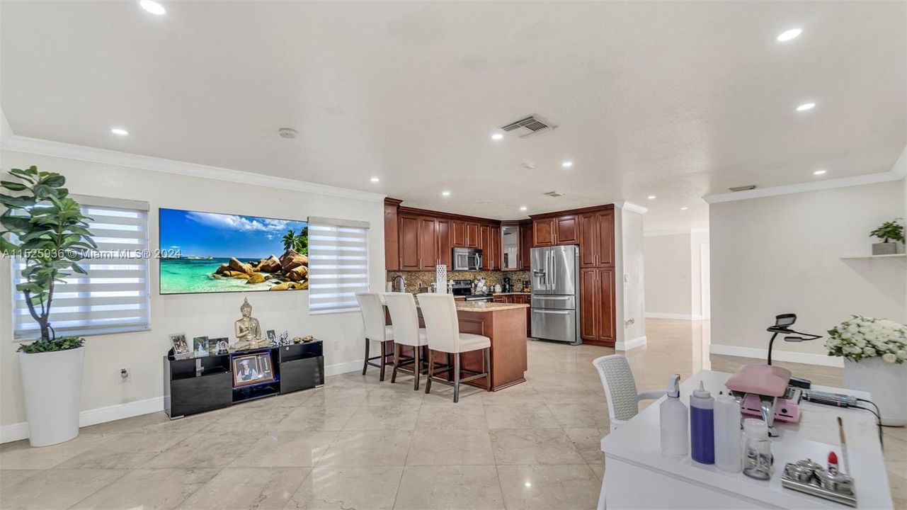 Recently Sold: $699,999 (3 beds, 2 baths, 2084 Square Feet)