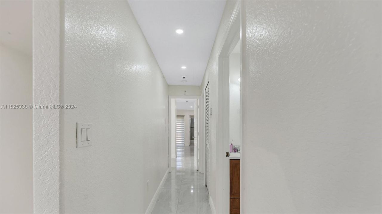 Recently Sold: $699,999 (3 beds, 2 baths, 2084 Square Feet)