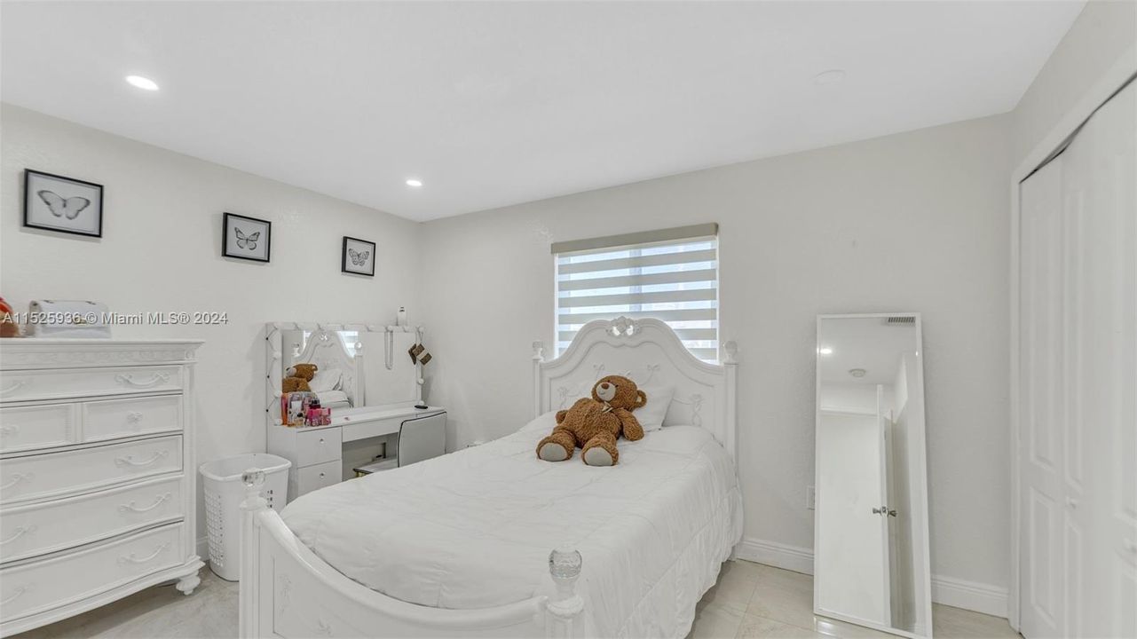 Recently Sold: $699,999 (3 beds, 2 baths, 2084 Square Feet)