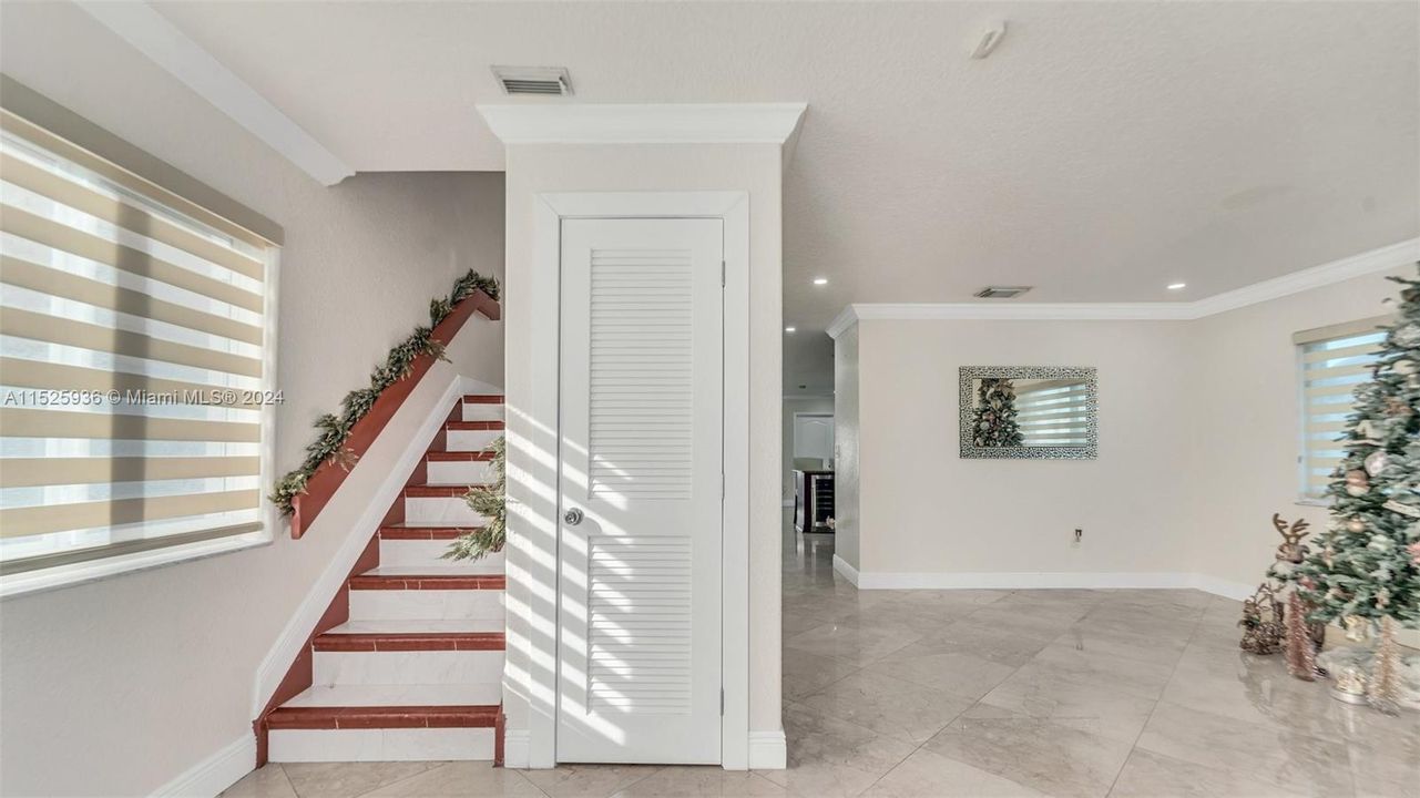 Recently Sold: $699,999 (3 beds, 2 baths, 2084 Square Feet)