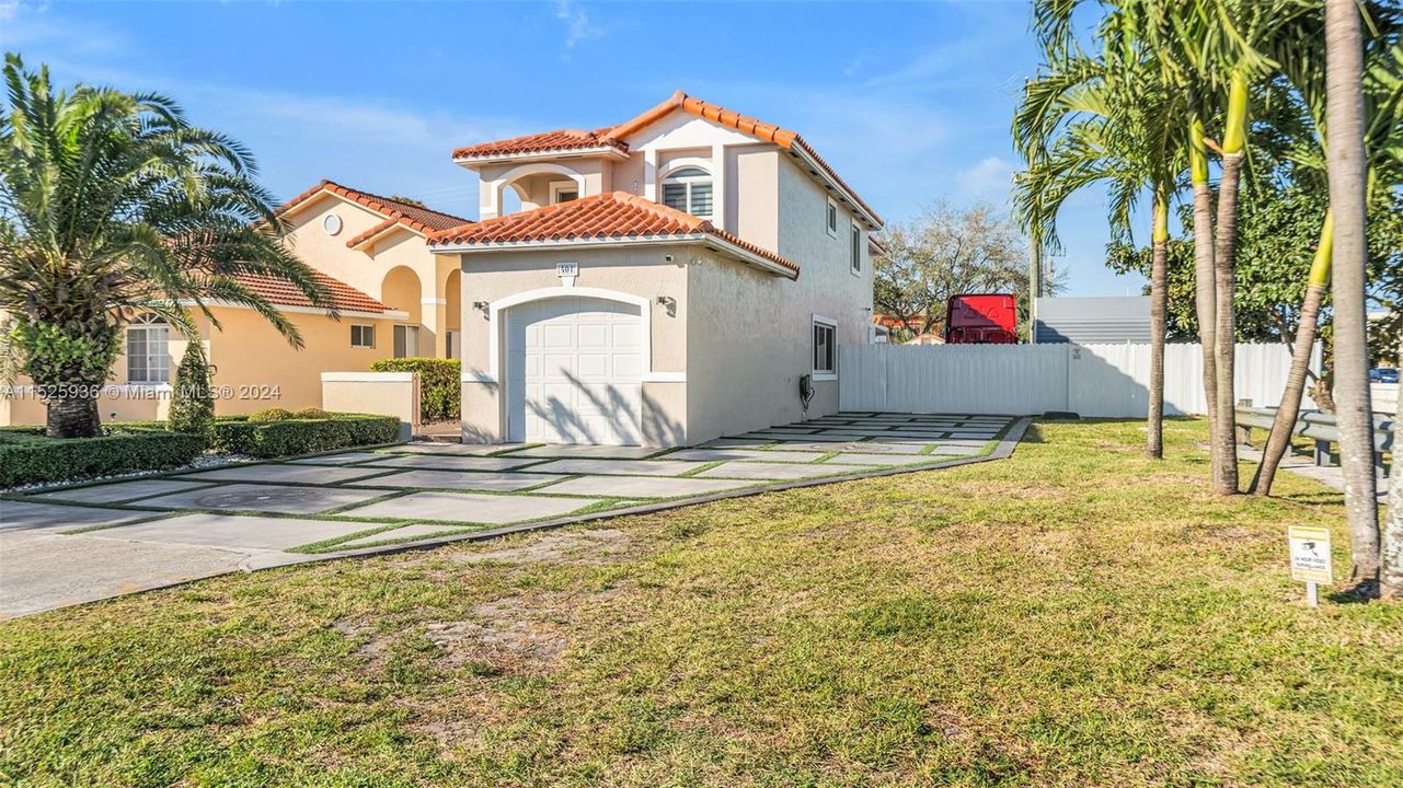 Recently Sold: $699,999 (3 beds, 2 baths, 2084 Square Feet)