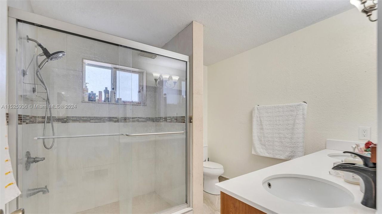 Recently Sold: $699,999 (3 beds, 2 baths, 2084 Square Feet)