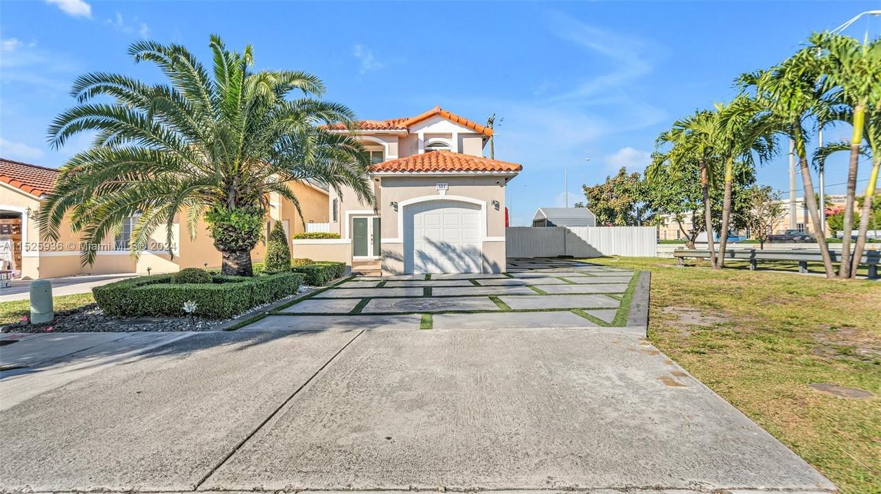 Recently Sold: $699,999 (3 beds, 2 baths, 2084 Square Feet)