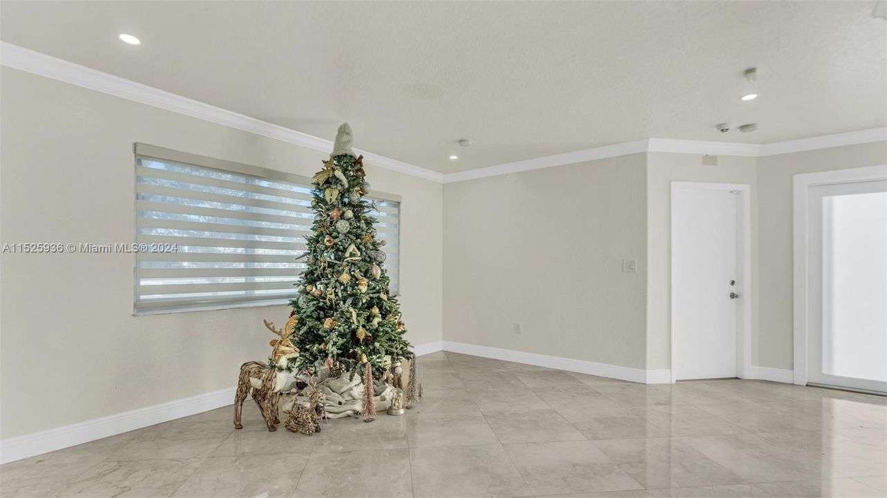 Recently Sold: $699,999 (3 beds, 2 baths, 2084 Square Feet)