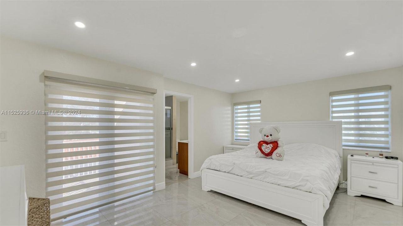 Recently Sold: $699,999 (3 beds, 2 baths, 2084 Square Feet)