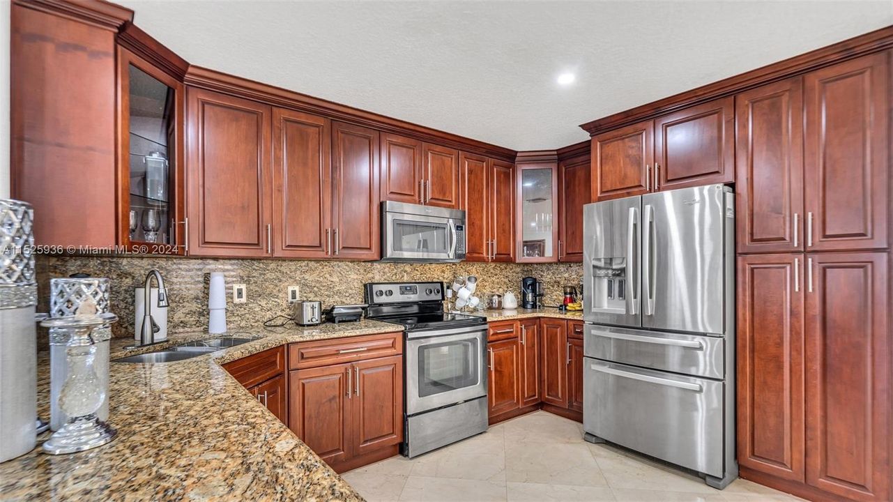 Recently Sold: $699,999 (3 beds, 2 baths, 2084 Square Feet)