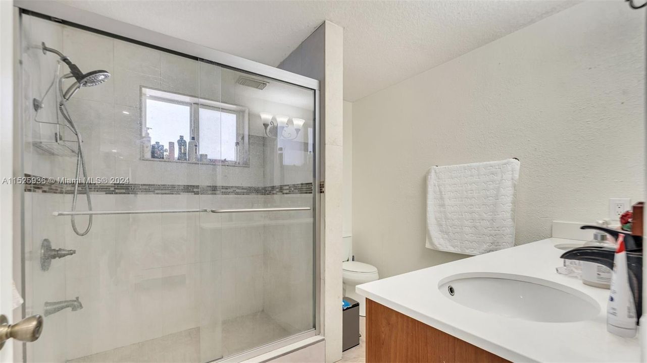 Recently Sold: $699,999 (3 beds, 2 baths, 2084 Square Feet)