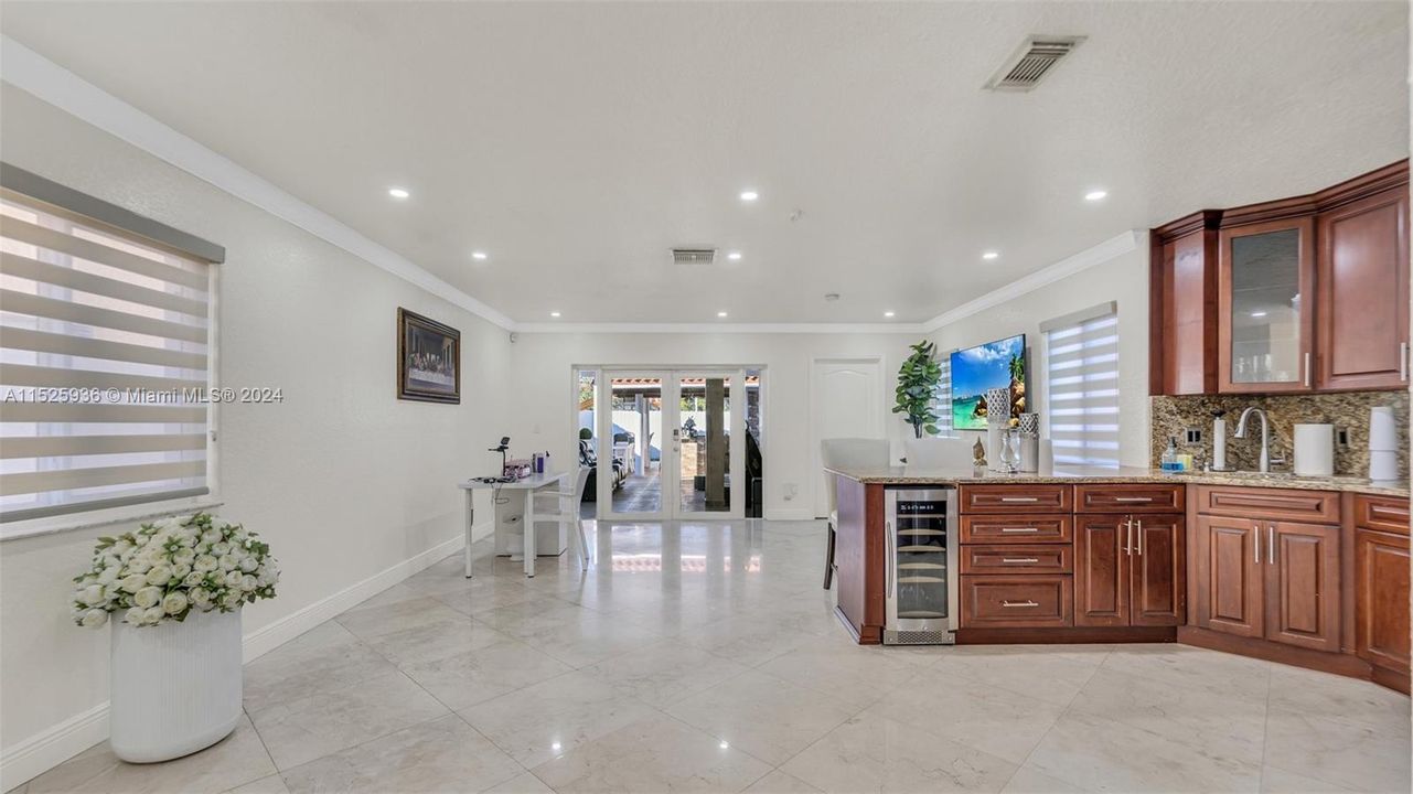 Recently Sold: $699,999 (3 beds, 2 baths, 2084 Square Feet)