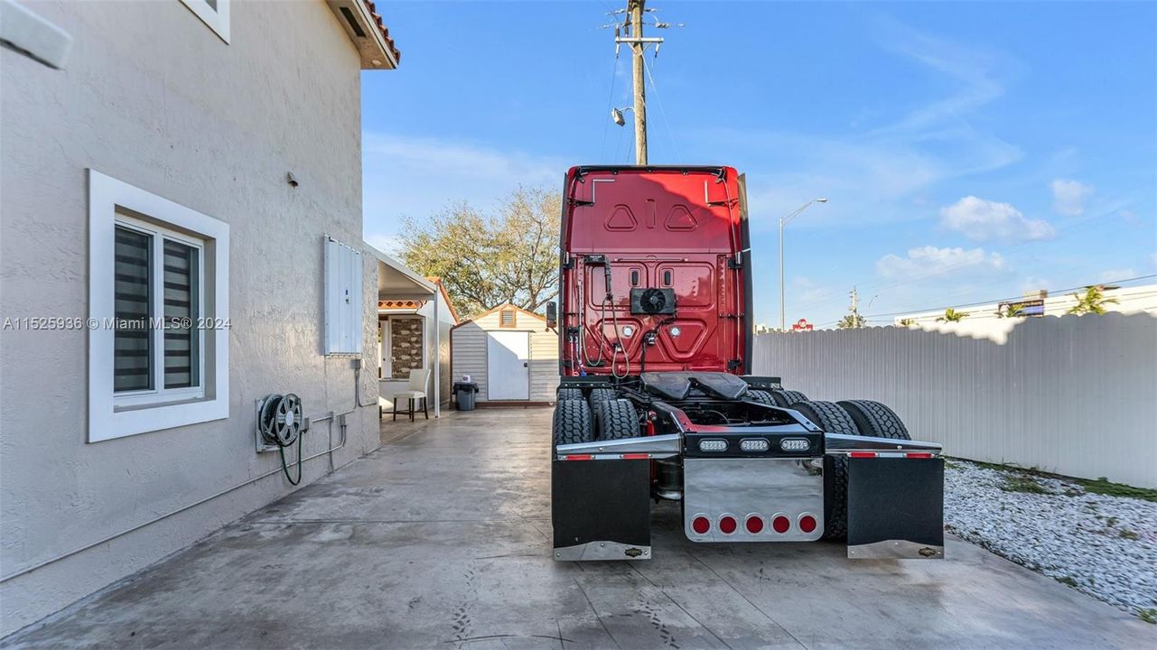 Photographed with truck so you can visualize the space