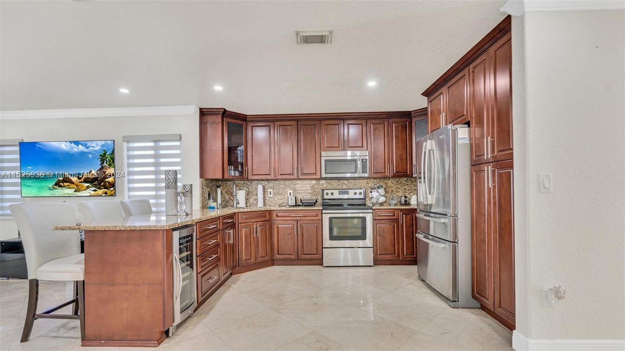 Recently Sold: $699,999 (3 beds, 2 baths, 2084 Square Feet)