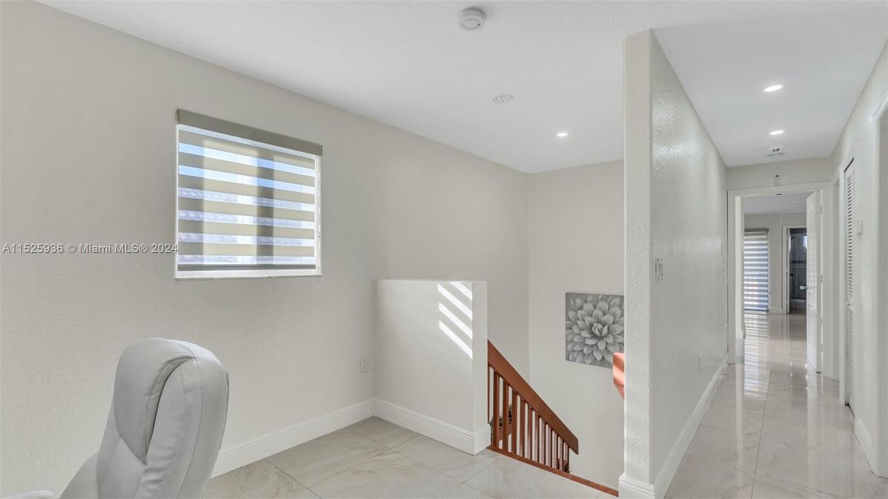 Recently Sold: $699,999 (3 beds, 2 baths, 2084 Square Feet)