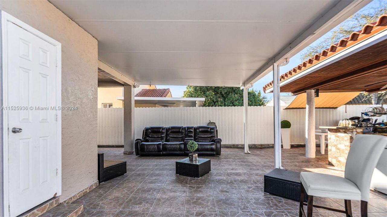 Recently Sold: $699,999 (3 beds, 2 baths, 2084 Square Feet)