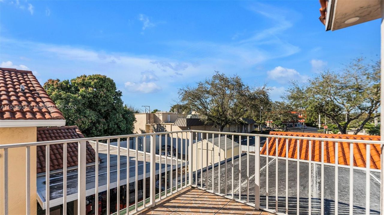 Recently Sold: $699,999 (3 beds, 2 baths, 2084 Square Feet)