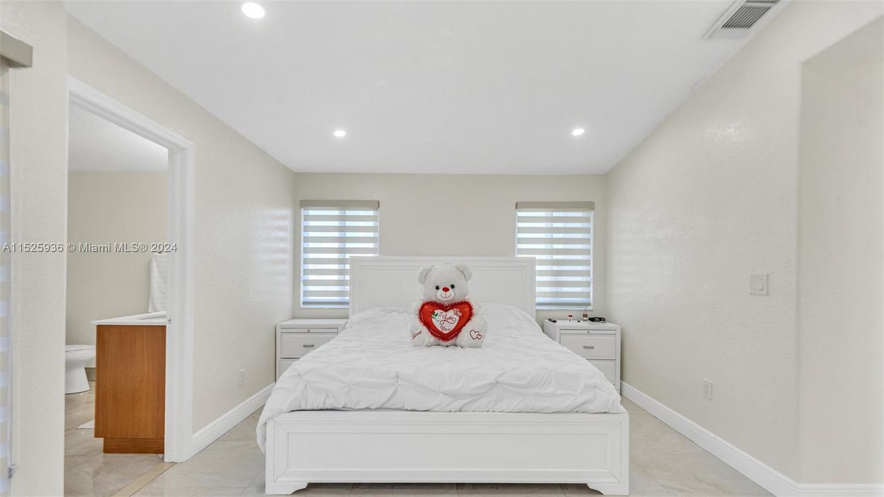 Recently Sold: $699,999 (3 beds, 2 baths, 2084 Square Feet)