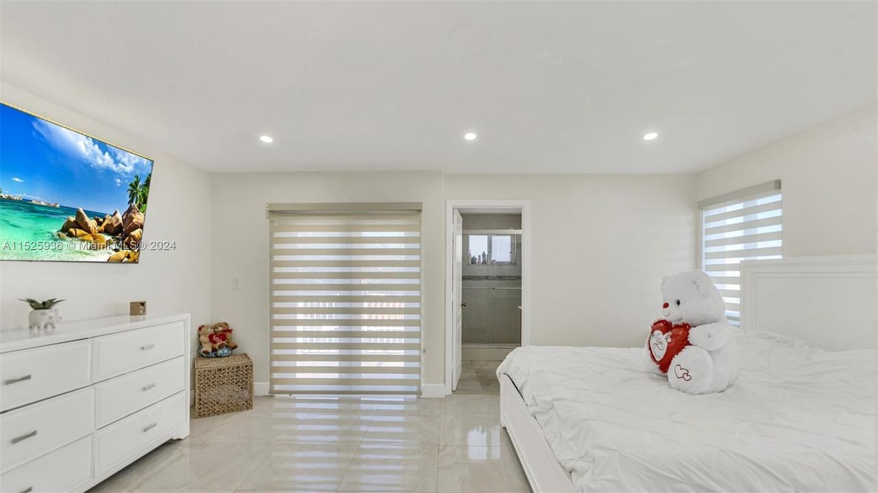 Recently Sold: $699,999 (3 beds, 2 baths, 2084 Square Feet)