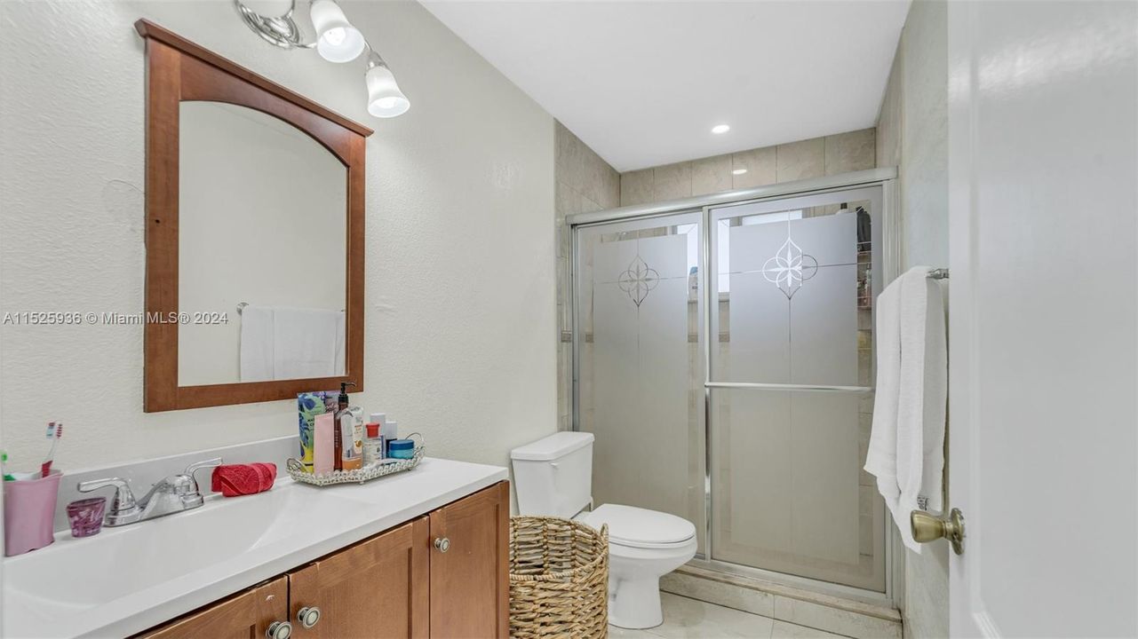 Recently Sold: $699,999 (3 beds, 2 baths, 2084 Square Feet)