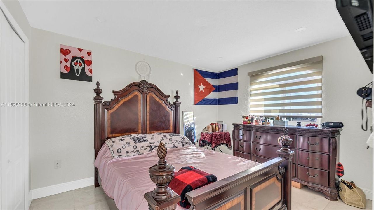 Recently Sold: $699,999 (3 beds, 2 baths, 2084 Square Feet)