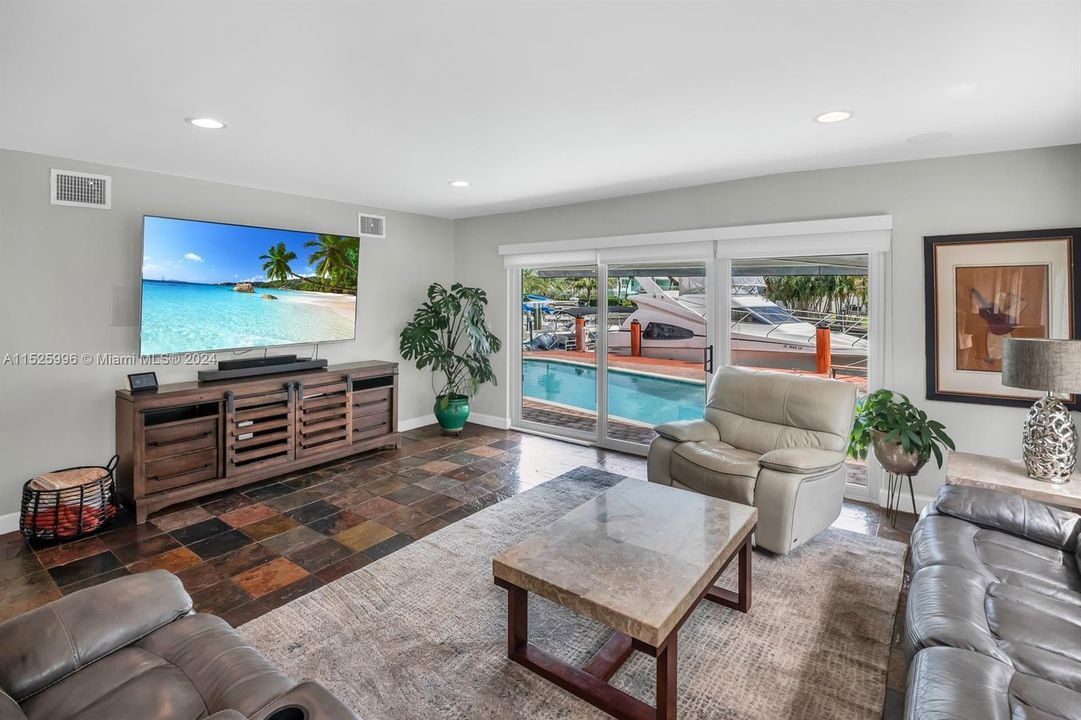 For Sale: $1,950,000 (4 beds, 3 baths, 3095 Square Feet)