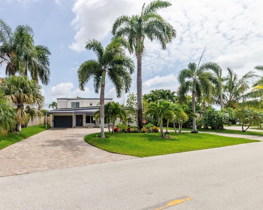 For Sale: $1,950,000 (4 beds, 3 baths, 3095 Square Feet)