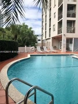 Active With Contract: $469,000 (2 beds, 2 baths, 1035 Square Feet)