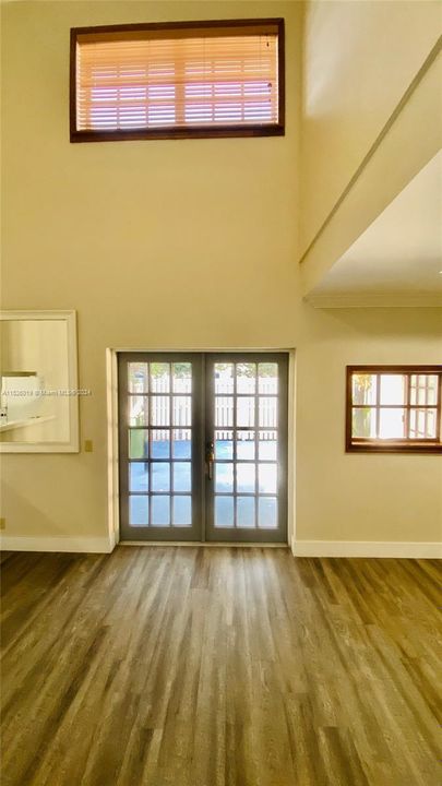 Active With Contract: $3,200 (3 beds, 2 baths, 1714 Square Feet)