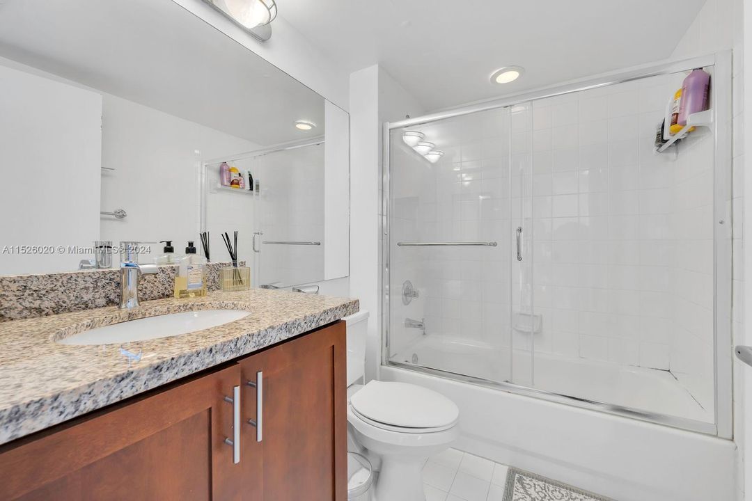For Sale: $1,050,000 (2 beds, 2 baths, 1078 Square Feet)