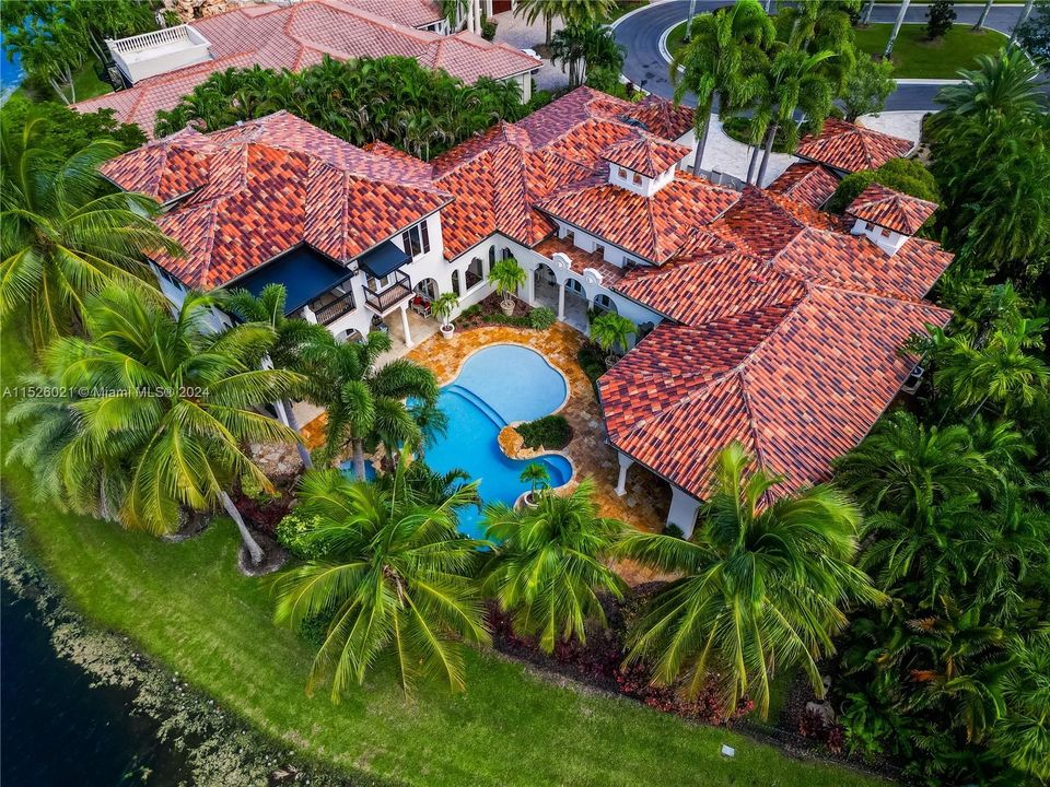 Recently Sold: $2,599,990 (6 beds, 6 baths, 5563 Square Feet)