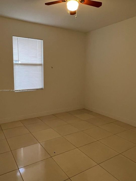 最近租的: $1,400 (1 贝兹, 1 浴室, 3000 平方英尺)