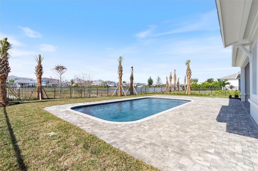 Recently Sold: $1,695,000 (5 beds, 3 baths, 3993 Square Feet)