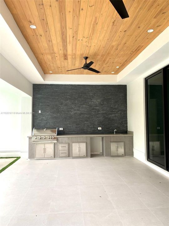 最近售出: $3,599,000 (5 贝兹, 6 浴室, 0 平方英尺)
