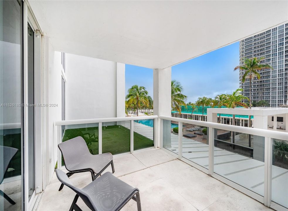 For Sale: $1,100,000 (2 beds, 2 baths, 1056 Square Feet)