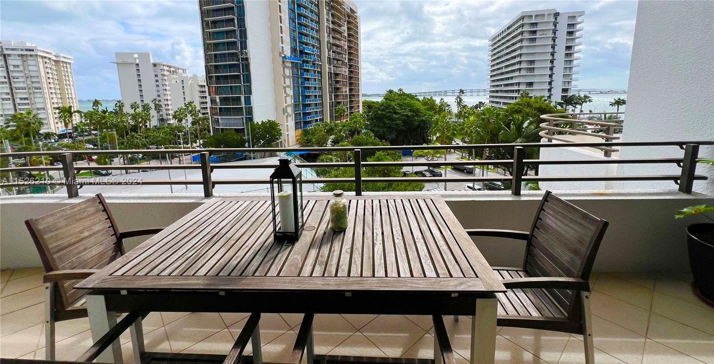 Recently Rented: $4,400 (2 beds, 2 baths, 1438 Square Feet)