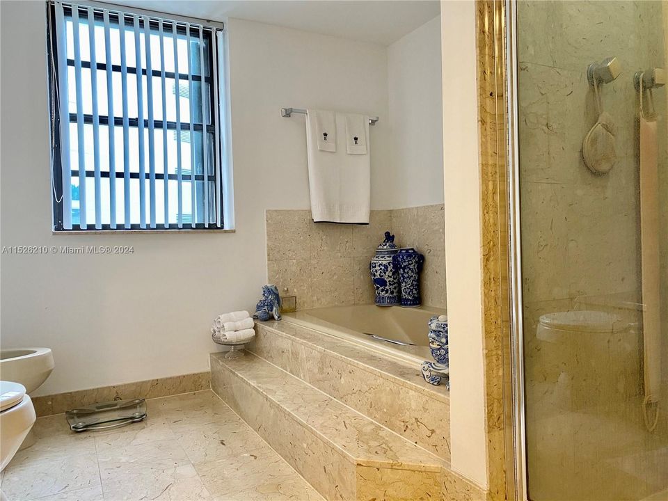 Recently Rented: $4,400 (2 beds, 2 baths, 1438 Square Feet)