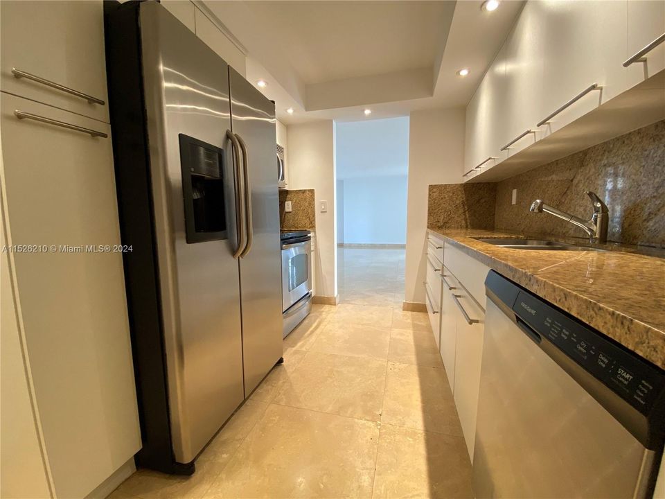 Recently Rented: $4,400 (2 beds, 2 baths, 1438 Square Feet)