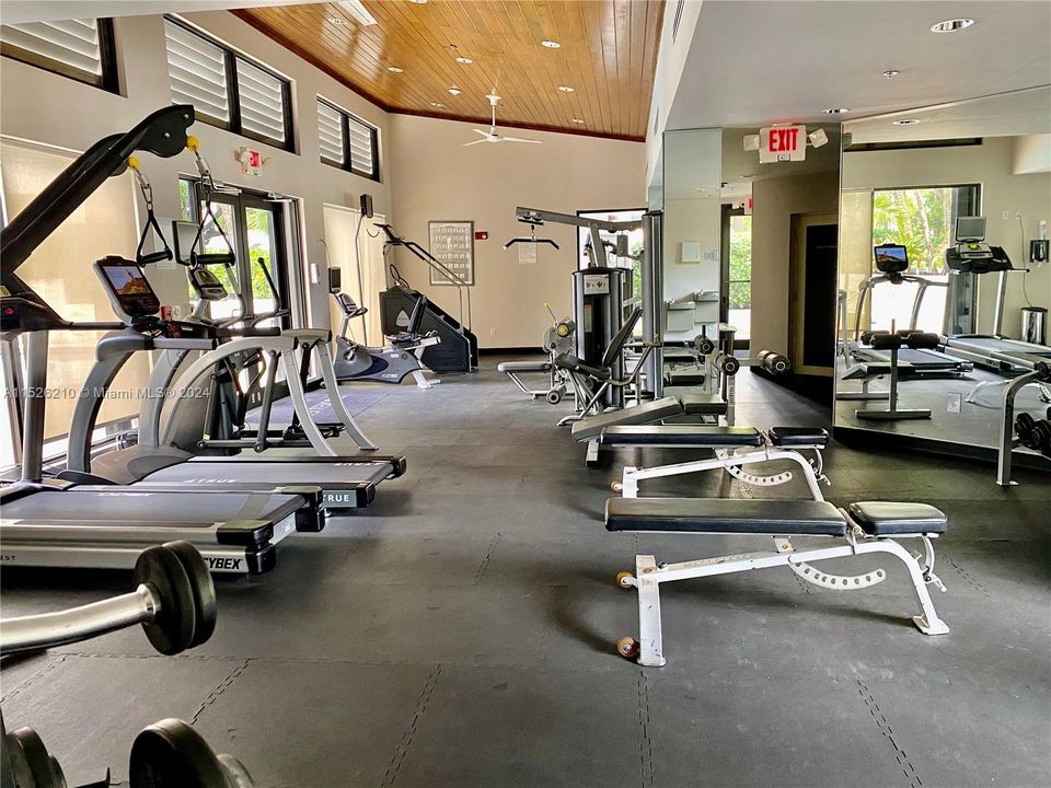 Recently Rented: $4,400 (2 beds, 2 baths, 1438 Square Feet)