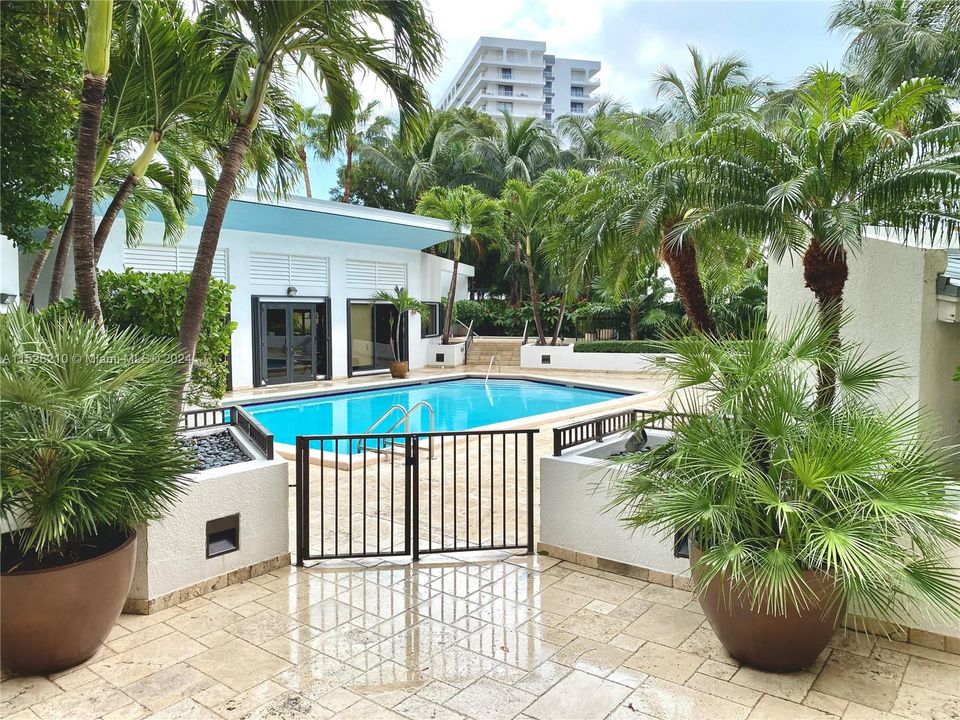 Recently Rented: $4,400 (2 beds, 2 baths, 1438 Square Feet)