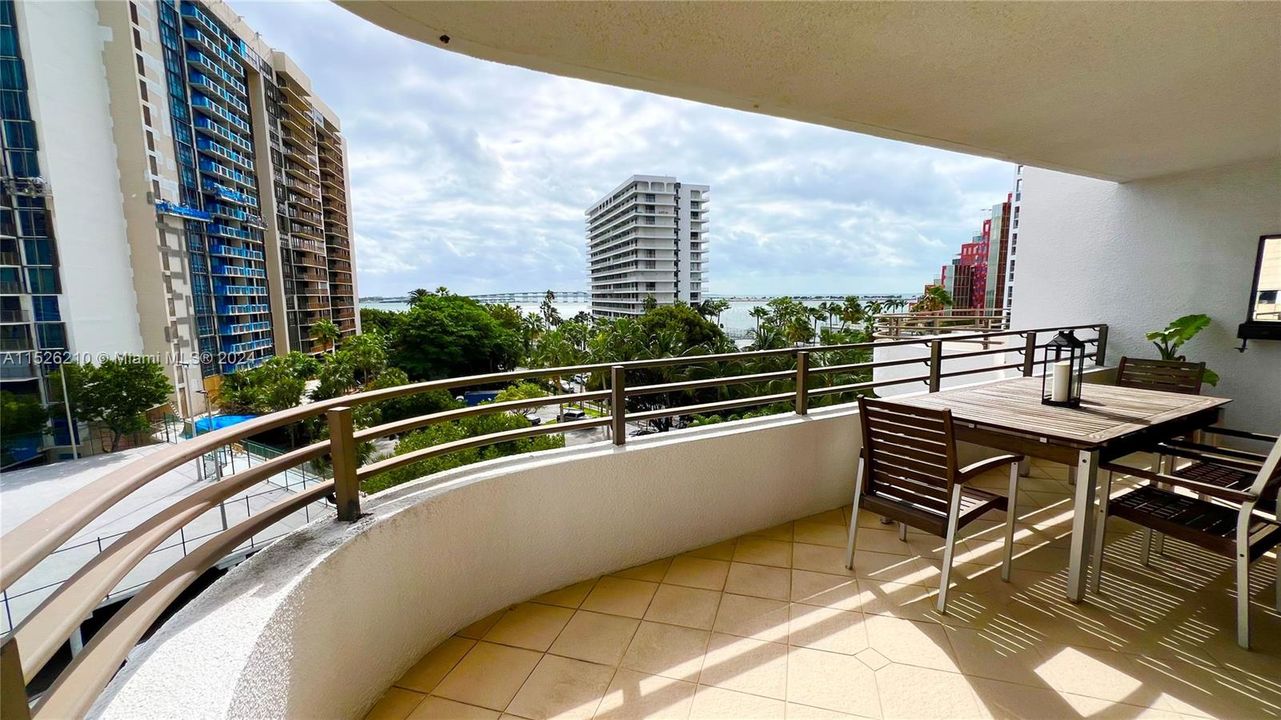 Recently Rented: $4,400 (2 beds, 2 baths, 1438 Square Feet)