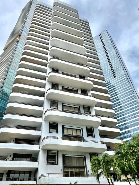 Recently Rented: $4,400 (2 beds, 2 baths, 1438 Square Feet)