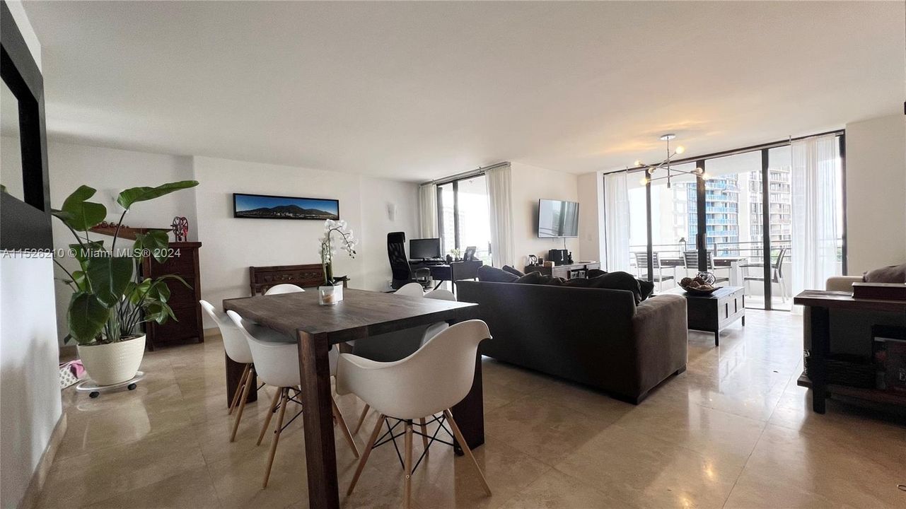 Recently Rented: $4,400 (2 beds, 2 baths, 1438 Square Feet)