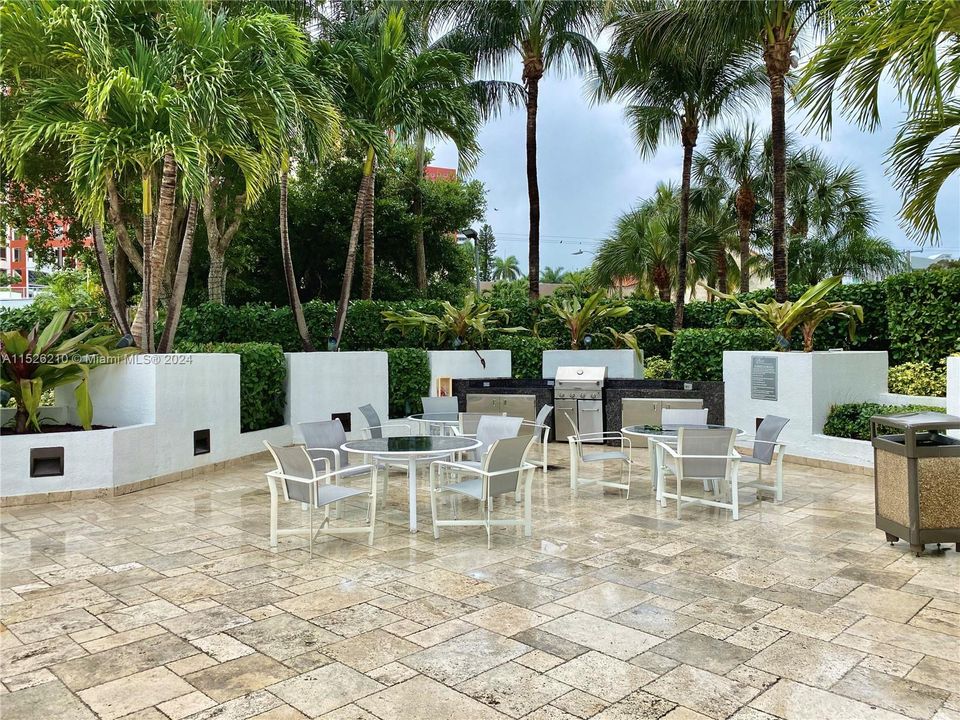 Recently Rented: $4,400 (2 beds, 2 baths, 1438 Square Feet)