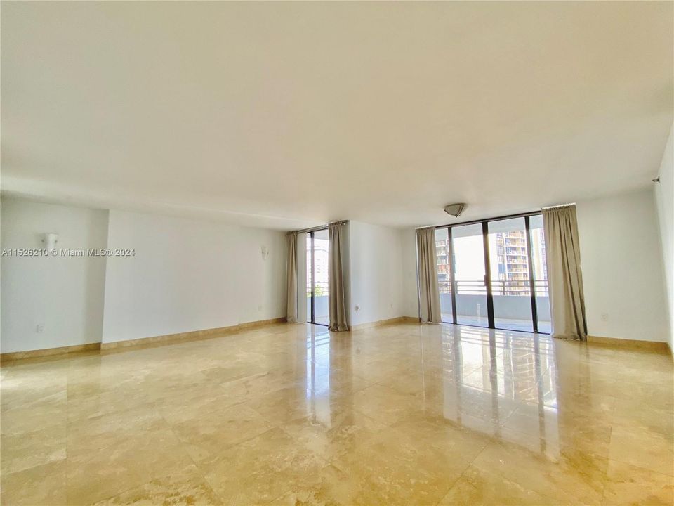 Recently Rented: $4,400 (2 beds, 2 baths, 1438 Square Feet)