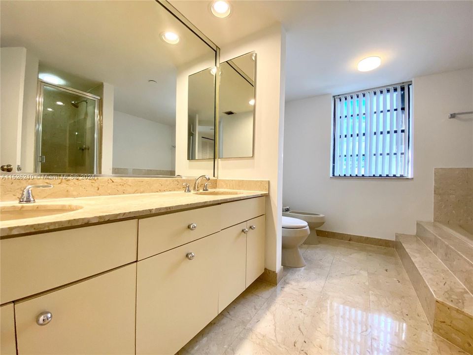 Recently Rented: $4,400 (2 beds, 2 baths, 1438 Square Feet)