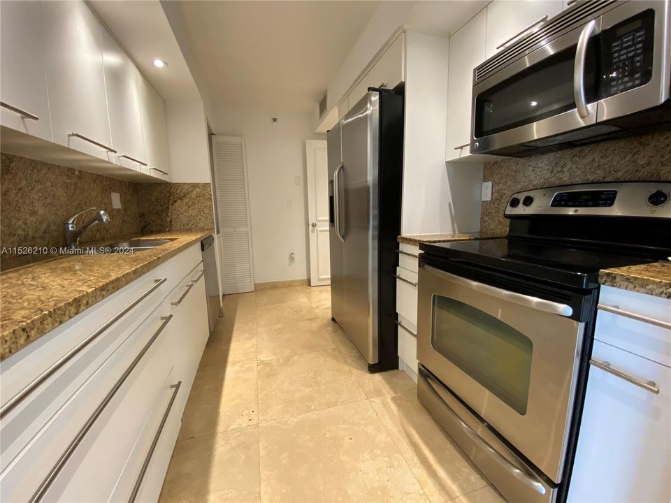 Recently Rented: $4,400 (2 beds, 2 baths, 1438 Square Feet)