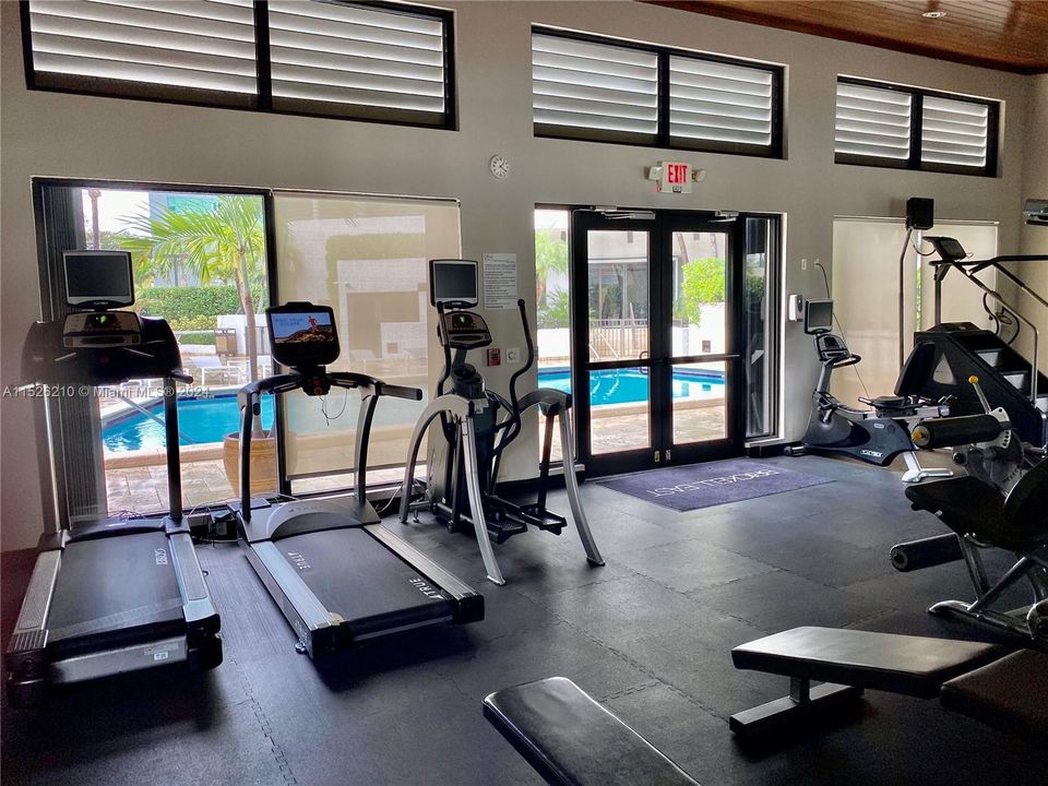 Recently Rented: $4,400 (2 beds, 2 baths, 1438 Square Feet)