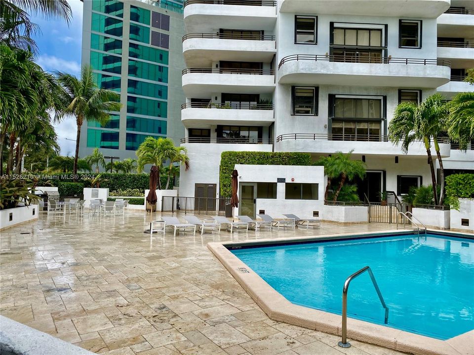 Recently Rented: $4,400 (2 beds, 2 baths, 1438 Square Feet)