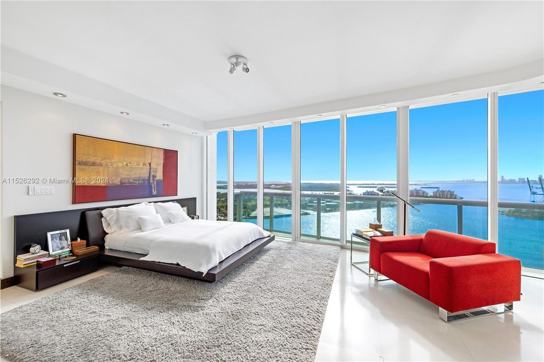 Active With Contract: $8,900,000 (3 beds, 3 baths, 3365 Square Feet)