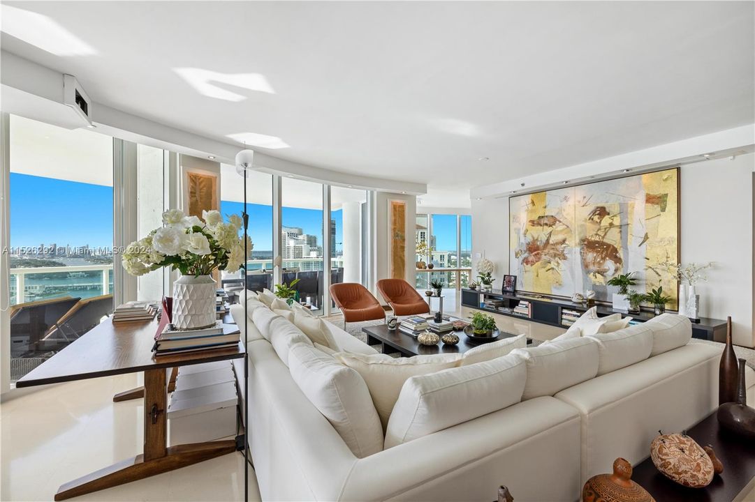 Active With Contract: $8,900,000 (3 beds, 3 baths, 3365 Square Feet)