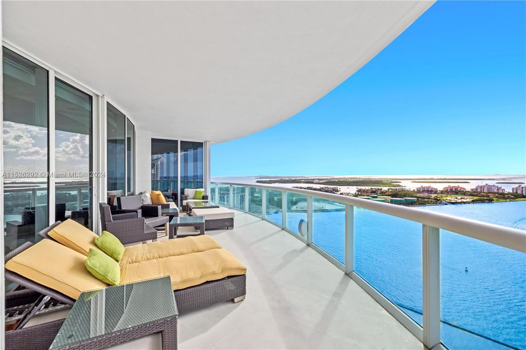 Active With Contract: $8,900,000 (3 beds, 3 baths, 3365 Square Feet)